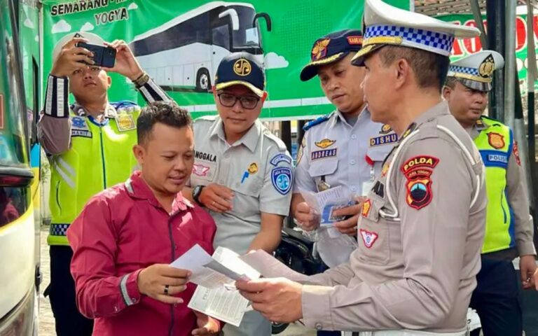 Polda Jateng Gelar Rampcheck dan Pemeriksaan Kesehatan Pengemudi Bus