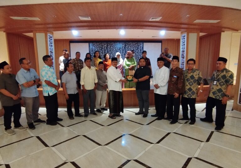 Silaturahmi Katedral  Semarang dan MRB Perkuat Kerukunan Umat Beragama