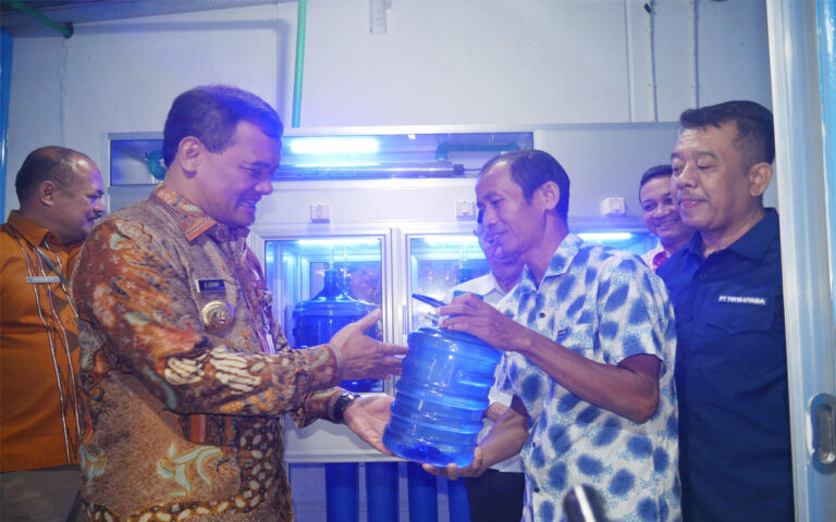 250 KK di Pekalongan Kini Sudah Bisa Nikmati Air Minum Tawar Gratis