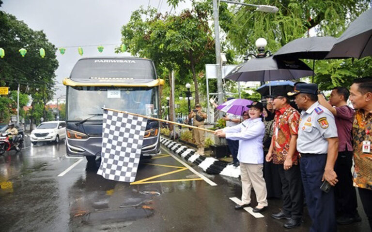 Pemkot Semarang Lepas 12 Armada Bus Gratis Bagi Pemudik