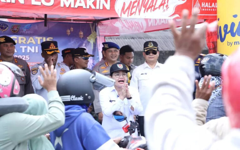 Wali Kota Semarang Sambut Ribuan Pemudik Yang Manfatkan Kapal Perang