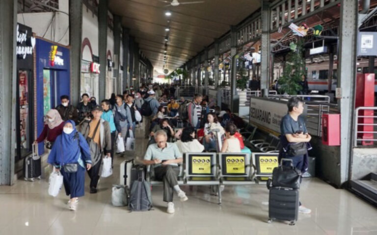 H-3 Lebaran, Kedatangan Pemudik di Stasiun Daop 4 Semarang Capai 27.775 Penumpang