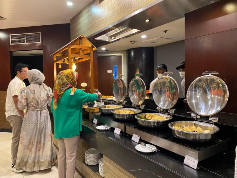 Hotel Santika Premiere Semarang Perkenalkan “Bukber Kurma”