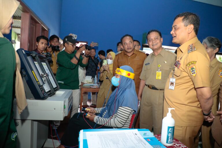 Gubernur Jateng Pastikan Pelayanan Publik dan Kesehatan Berjalan Baik