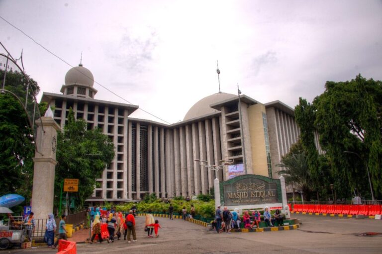 Tempat Ibadah Favorit, Masjid Istiqlal Buktikan Komitmen SIG Membangun Negeri