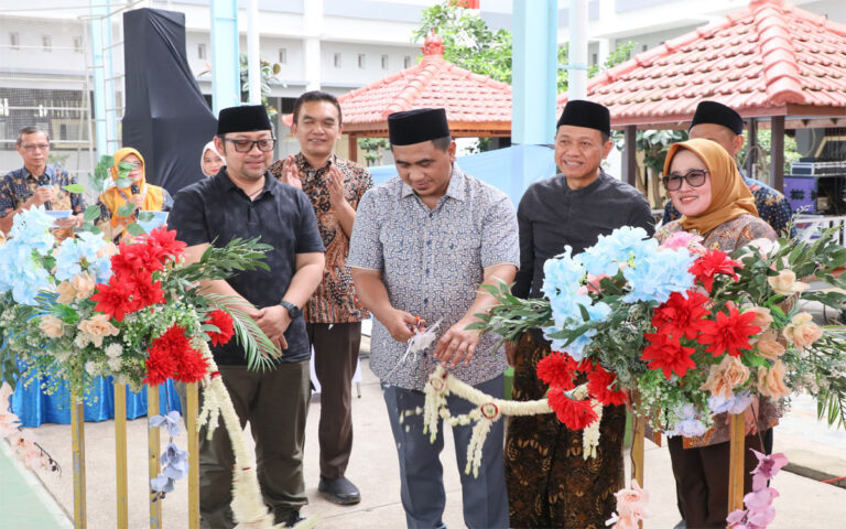 Taj Yasin Resmikan Gedung Indoor SMA 1 Gebog Senilai Rp1,3 Miliar