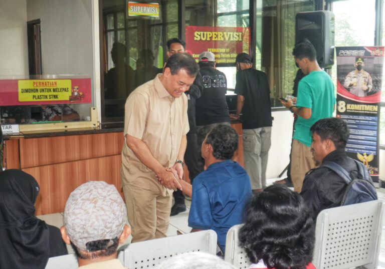 Gubernur Jateng Cek Samsat, Ada Penghapusan Tunggakan Pajak Hingga 10 Tahun