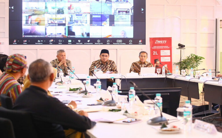 OJK Terima 105.000 Aduan, Taj Yasin Minta Masyarakat Berani Lapor