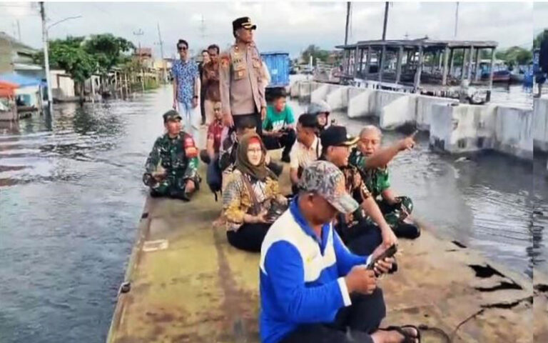 Iswar Aminuddin Tinjau Pagar Jebol di Kawasan Pelabuhan