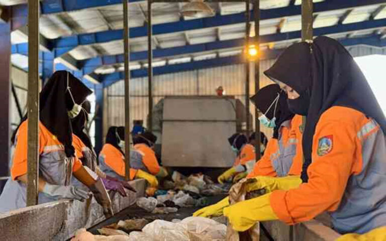 Pemkab Jombang Pasok Perdana 10 Ton RDF ke SIG Tuban