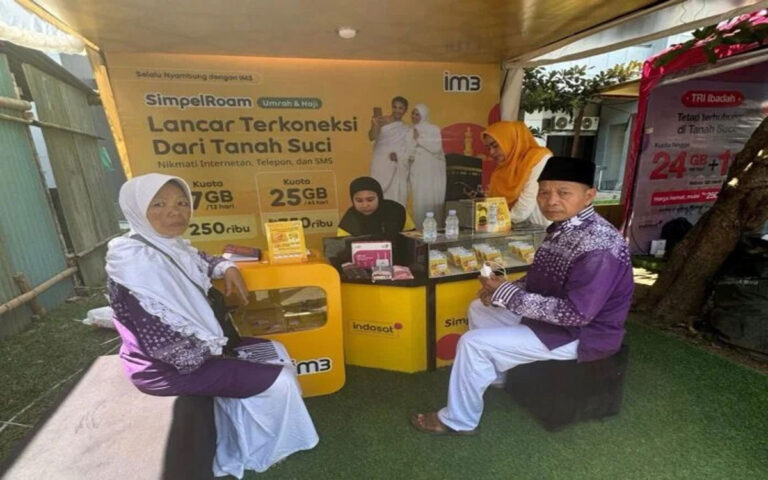 Layani Jemaah Haji, Indosat Hadir 24 Jam di Embarkasi Solo