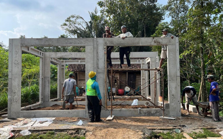 Luthfi Rerealisasikan Bantuan Perbaikan Rumah Warga Boyolali