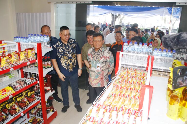 Momentum May Day, Luthfi Hadiahkan Koperasi Untuk Buruh