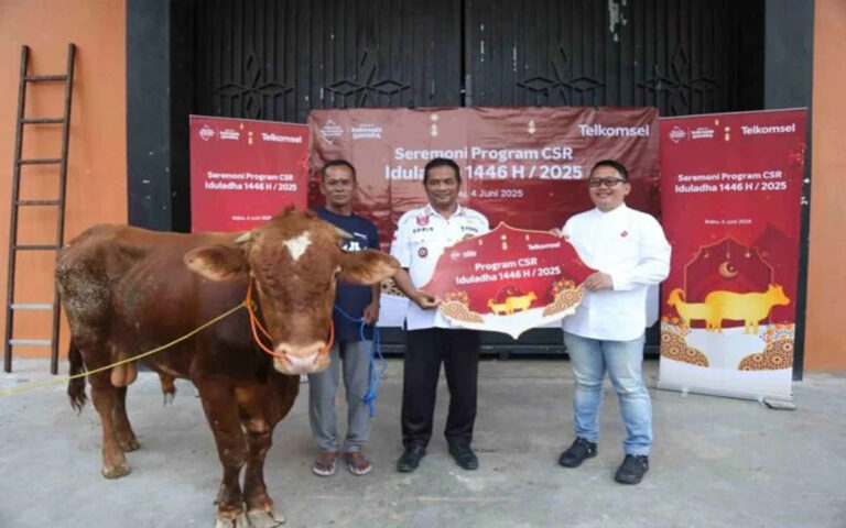 Telkomsel Bagikan Hewan Kurban Pada 600 Titik Prioritas