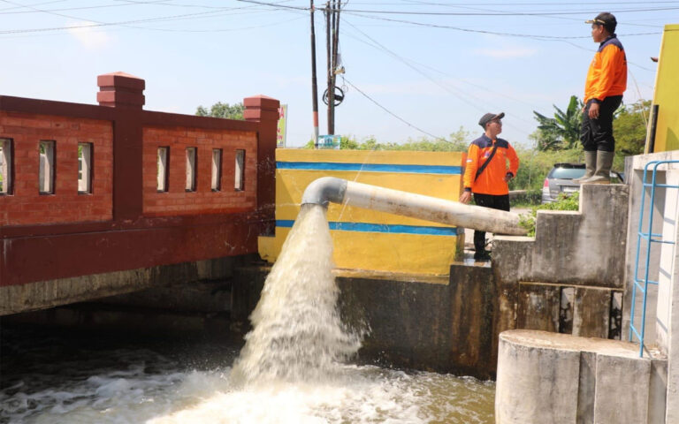 Pemprov Jateng Optimalkan Pompa Atasi Rob Sayung Demak