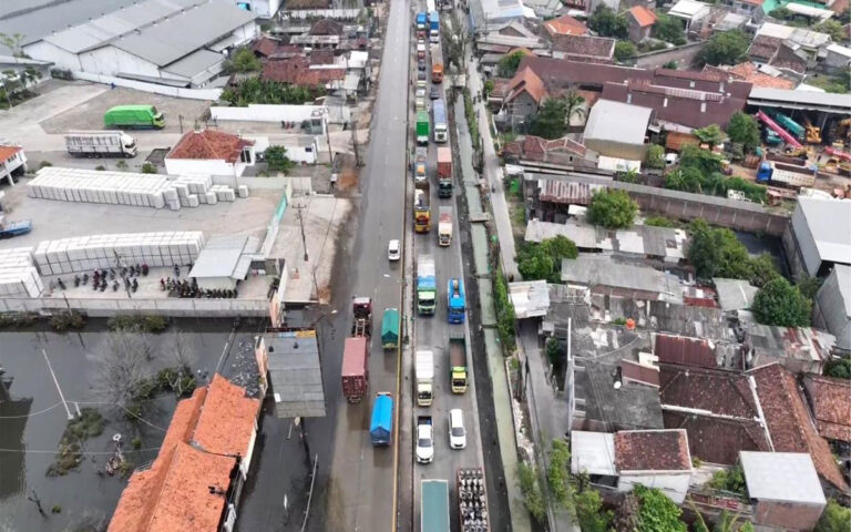 Arus Kendaraan Semarang-Demak Mulai Lancar, Pemprov Jateng Bakal Pasang Barrier Beton 200 Meter