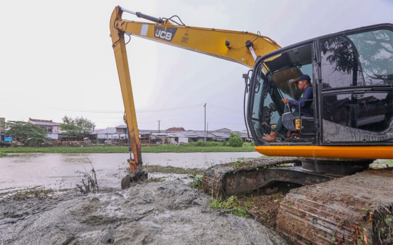 Pemprov Jateng Terus Lakukan Berbagai Upaya Atasi Rob Demak