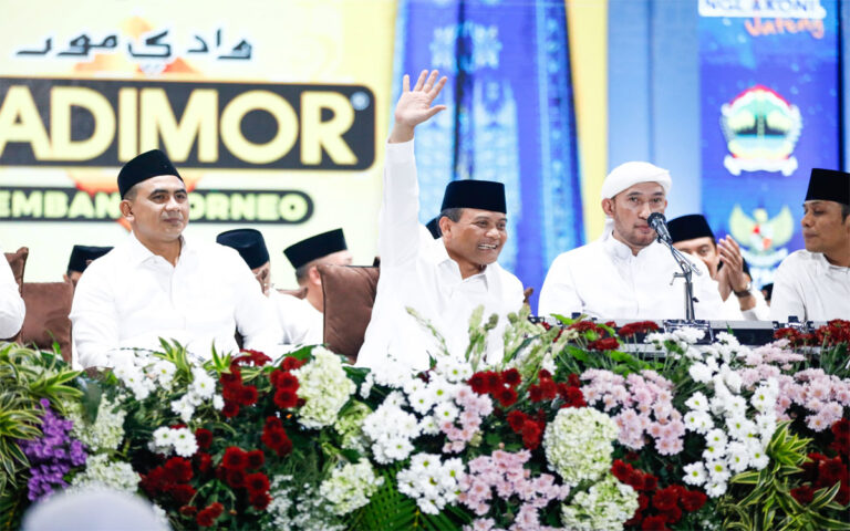 Ribuan Warga Doa Bersama Saat 100 Hari Kepemimpinan Ahmad Luthfi-Taj Yasin