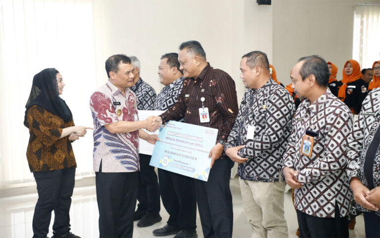 Luthfi Cek Layanan Speling Hingga Salurkan Bantuan Keuangan