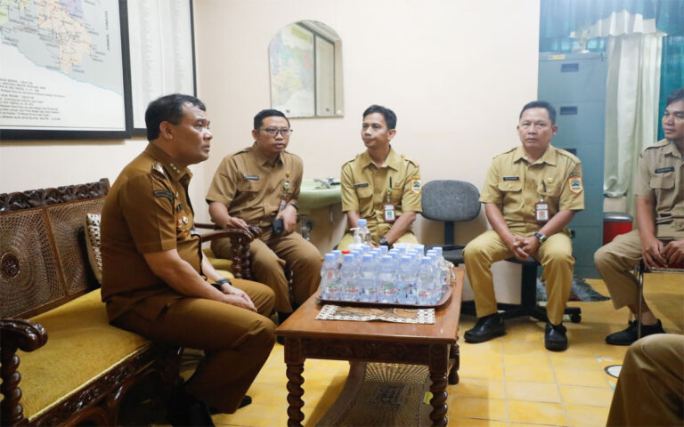 Sidak Kantor DPU Solo,  Luthfi Minta Pembangunan Jalan Dipercepat