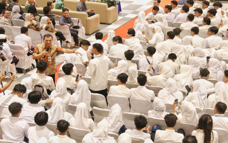 1.910 Mahasiswa UMK Diberangkatkan KKN Untuk Verifikasi Data RTLH