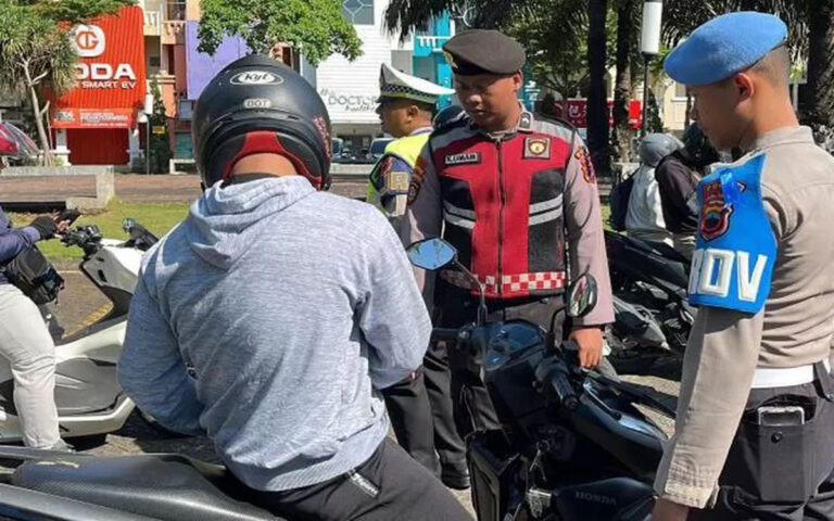 Pendekatan Humanis Warnai Pelaksanaan Operasi Patuh Candi 2025 di Semarang