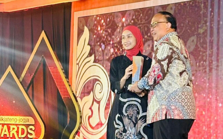 Sido Muncul Raih Penghargaan Progam Bisnis Terpuji