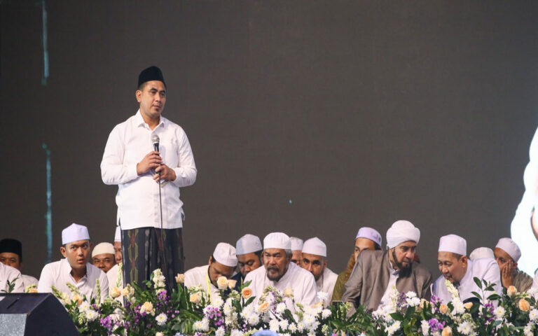 Taj Yasin Ajak Warga Tumbuhkan Semangat Persatuan Melalui Sholawat