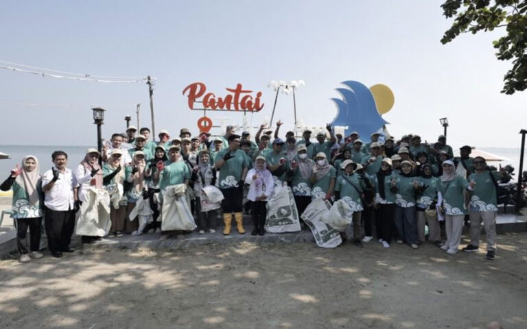 Ubah Sampah jadi Energi Alternatif, SBI dan Got Bag Indonesia Bersihkan Pantai Teluk Awur