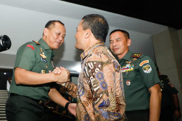 Sambut Pangdam IV/Diponegoro Baru, Luthfi Tekankan Kebersamaan