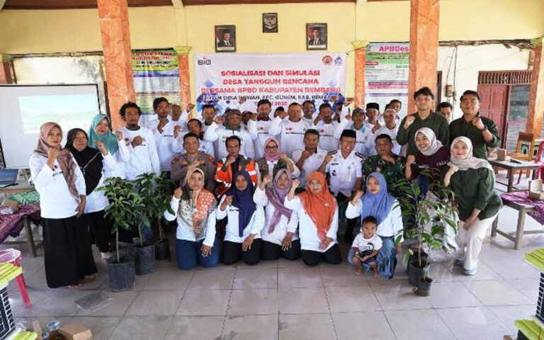 Semen Gresik dan BPBD Rembang Latih Warga Dowan Jadi Desa Tangguh Bencana