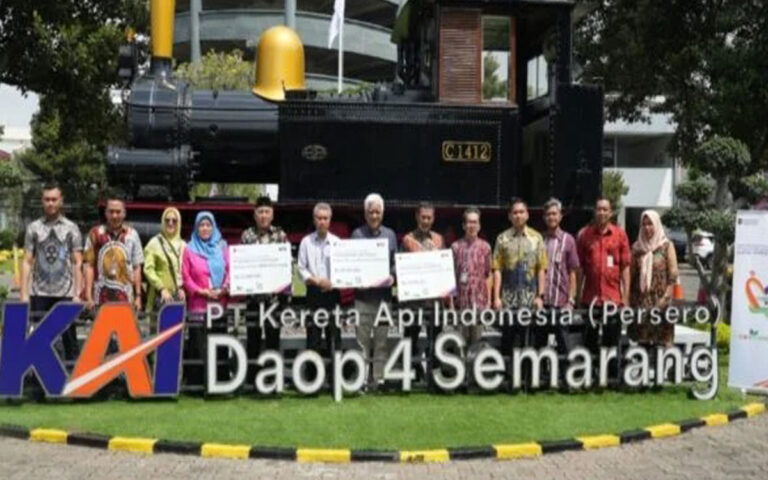 KAI Daop 4 Semarang Beri Bantuan TJSL Senilai Rp78 Juta