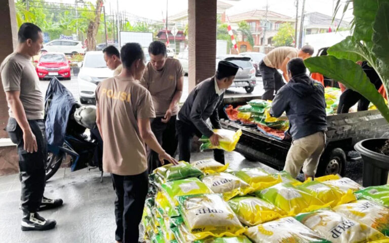 Polrestabes Semarang Salurkan Bantuan 591,7 Ton Beras SPHP