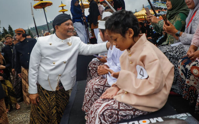 Tradisi Cukur Rambut Gimbal Jadi Daya Pikat Pengunjung Dieng Culture Festival