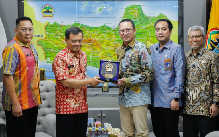 Jateng Targetkan Pemasangan 1.000 Sambungan Listrik Gratis Bagi Warga Miskin