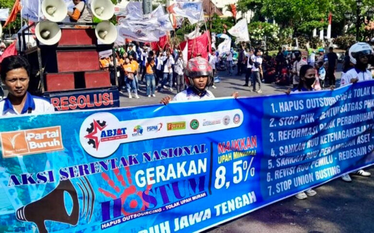 Ratusan Buruh Kembali Gelar Aksi, Soroti Gaji DPR dan Kasus Korupsi