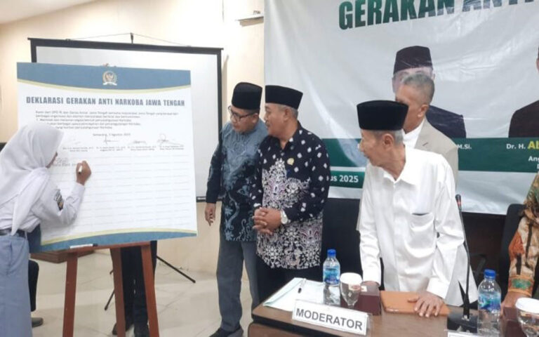 DPD RI dan MUI Jateng Libatkan Pelajar dan Santri Deklarasi Antinarkoba