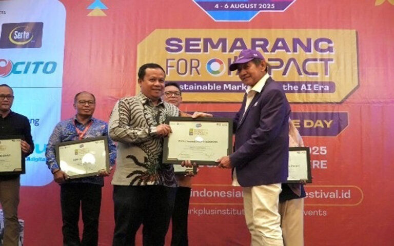 KAI Daop 4 Semarang Raih Dua Penghargaan Semarang Marketing Festival 2025