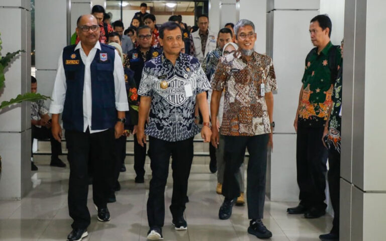 Kumpulkan Bupati/Walikota, Luthfi Minta Tidak Ada Kenaikan Tunjangan DPRD