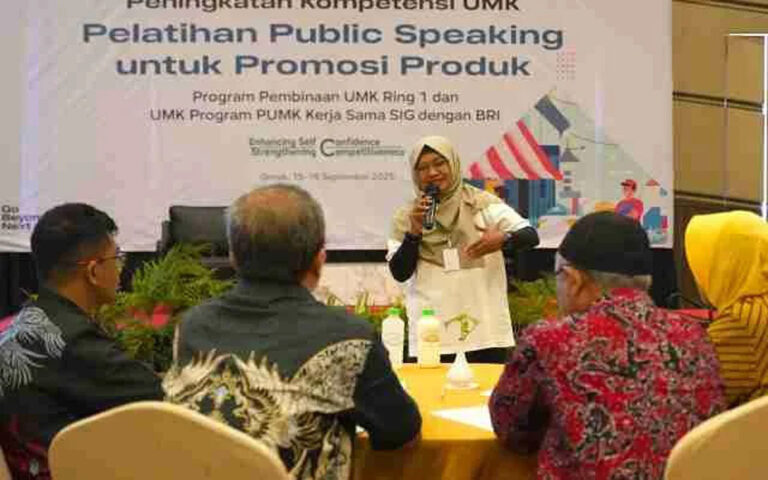 SIG dan BRI Bekali UMK Gresik Keterampilan Public Speaking