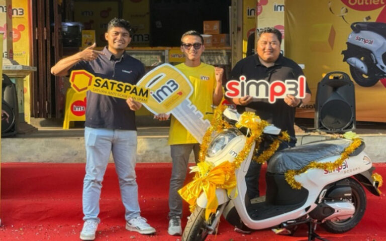 Indosat Berikan Hadiah Utama Sepeda Motor Kepada Dua Outlet IM3 di Jateng