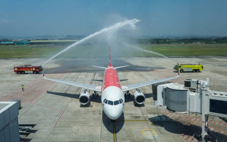 Penerbangan Internasional Air Asia Semarang-Kuala Lumpur Dibuka