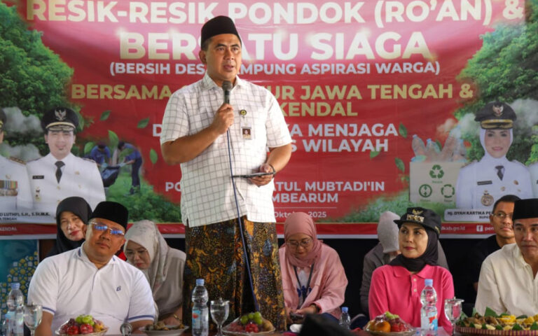Jelang Hari Santri 2025, Wagub Jateng Ikut Ro’an di Pesantren