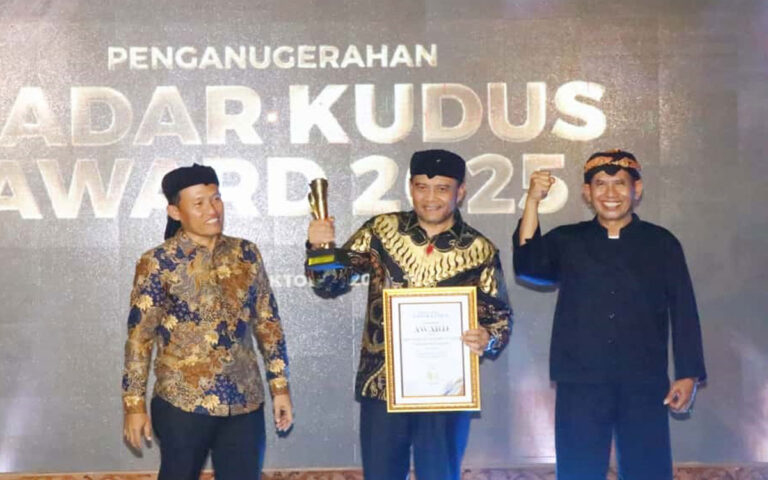 Gubernur Jateng Ahmad Luthfi Raih Penghargaan Pemimpin Percepatan Ekonomi Daerah