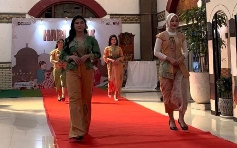 Ramaikan Hari Batik, KAI Daop 4 Hadirkan Ragam Kegiatan Bertema Batik