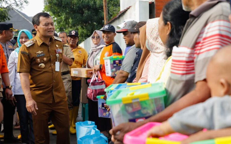 Tinjau Korban Banjir, Luthfi Pastikan Bantuan Tepat Sasaran