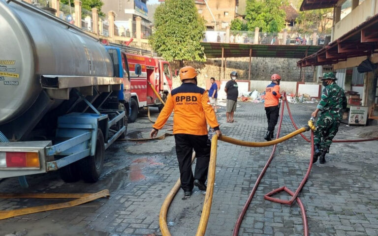 Diduga Korsleting, Pasar Induk Wonogiri Hangus Terbakar