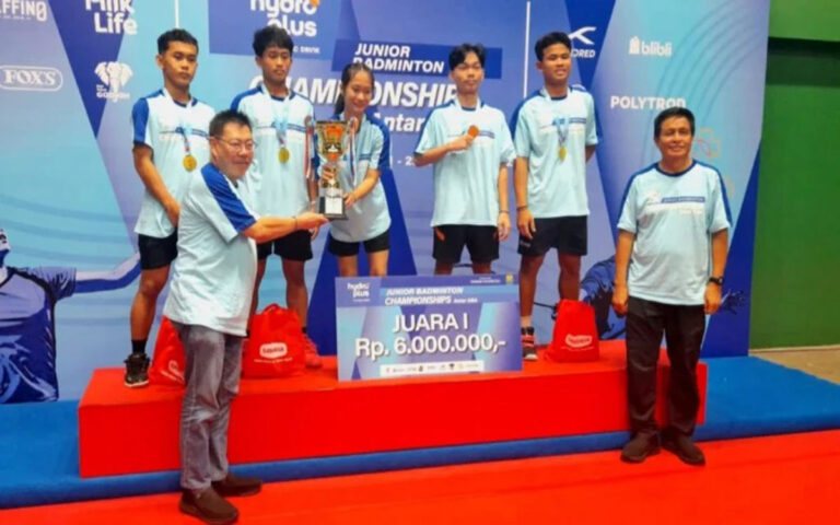 Tim Bulutangkis SMA Bhakti Praja 3 Kalijambe Juara Hydroplus Junior Badminton Championship Antar SMA