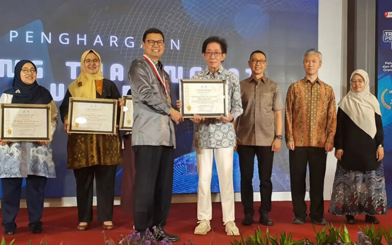 Bina UMKM Obat Bahan Alami, Sido Muncul Raih Anugerah PROAKTIF 2025 dari BPOM