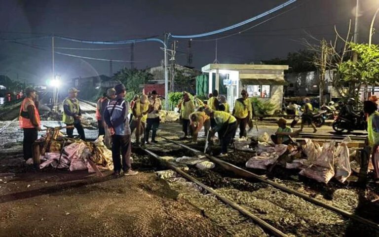 KAI Daop 4 Himbau Masyarakat Berhati-hati Saat Melintasi Perlintasan KA